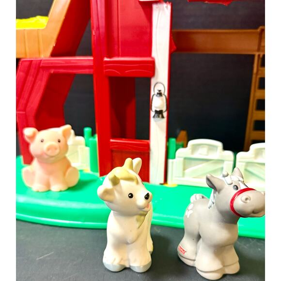 Fisher Price Little People Animal Sounds Farm 5 animals farmer hay sounds set 2 - Picture 5 of 9